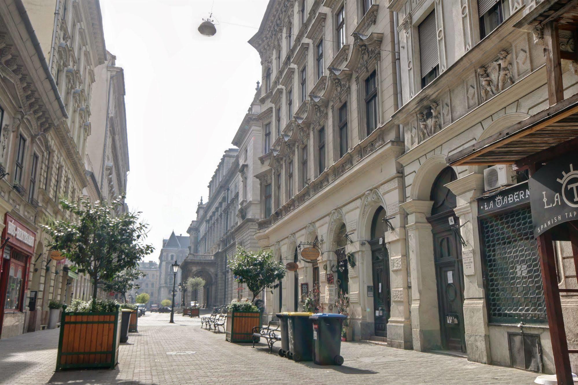 Opera Guesthouse Budapeste Exterior foto